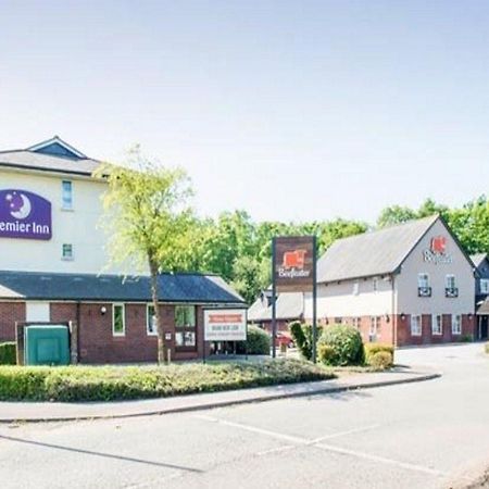 Premier Inn Newport Wales Exteriör bild